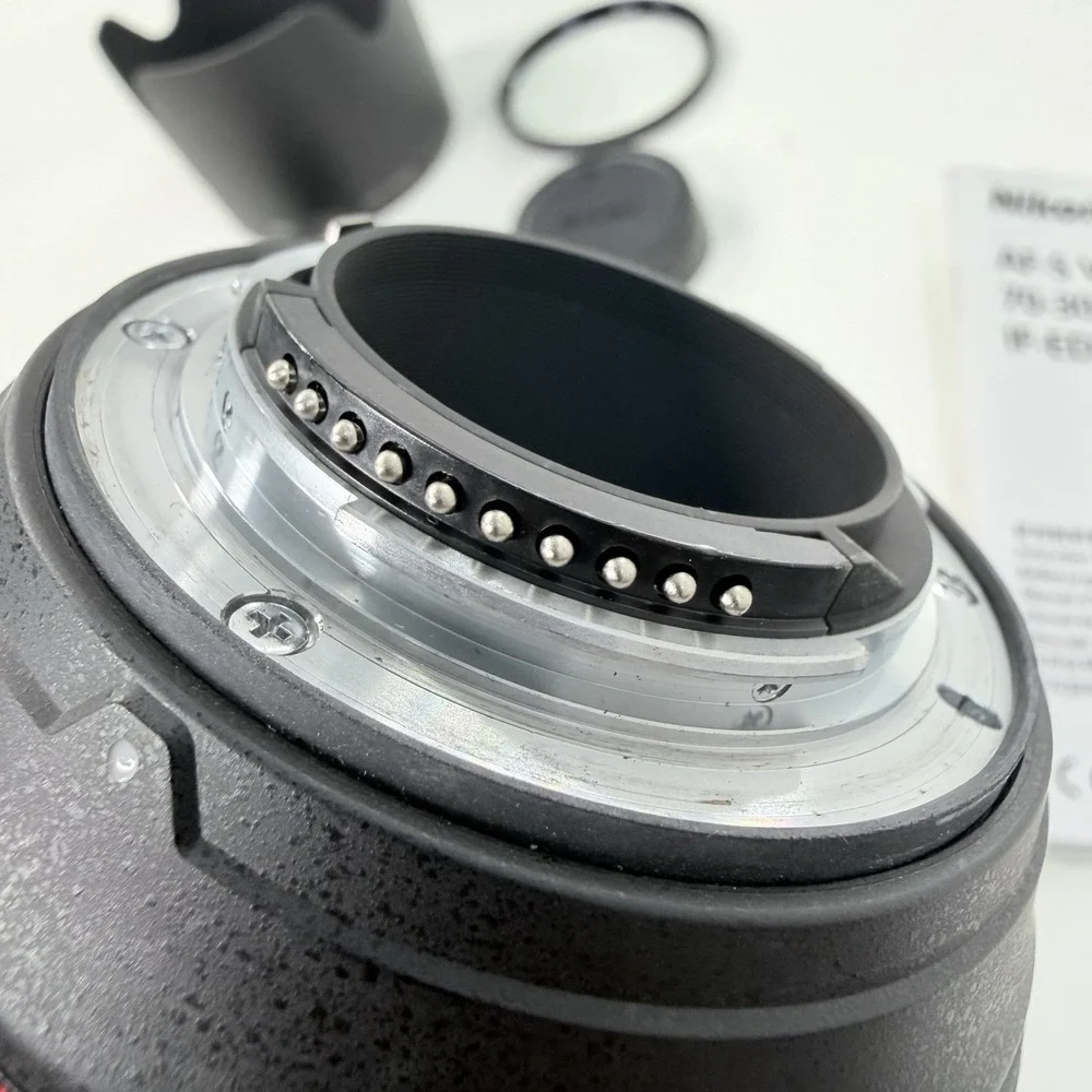 Nikon Nikkor AF-S 70-300mm f4.5-5.6 G ED VR Lens w/ Caps Case Filter Hood [Mint]